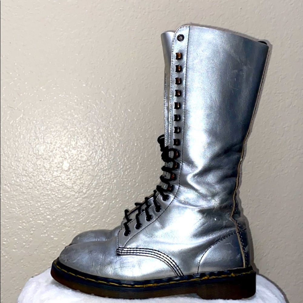 Dr. Martens VINTAGE 90’s 18-eye Silver Tall Boots!